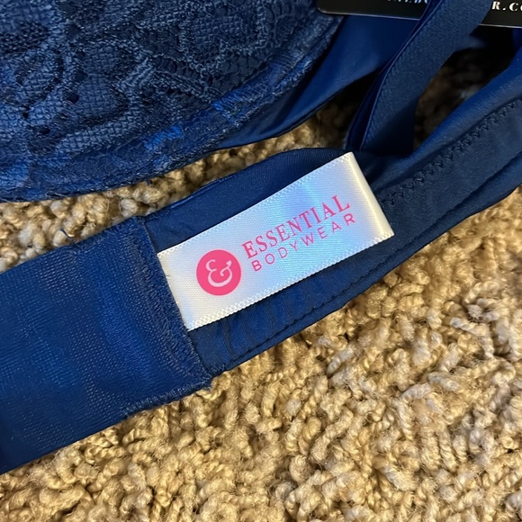 Essential Body Wear 38C Navy Padded Underwired Bra - Picture 4 of 5